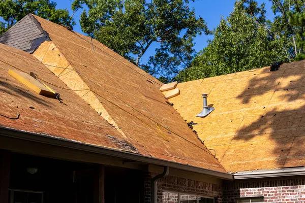 Roofing Contractors in Seattle: Reviews and Recommendations